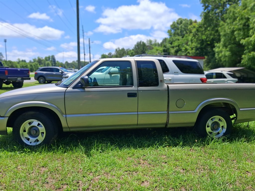 2001 GMC Sonoma 2WD Extended Cab SL's photo